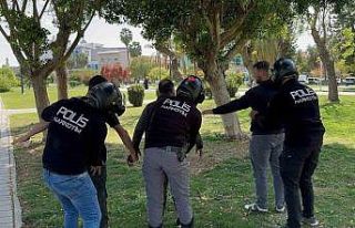 Adana’da park ve sokaklarda uyuşturucu içen 55...