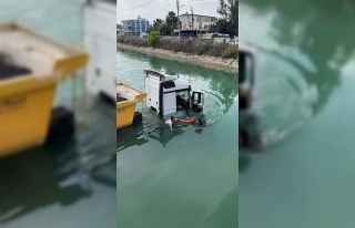 Adana’da tır sulama kanalına düştü, 2 kişi...
