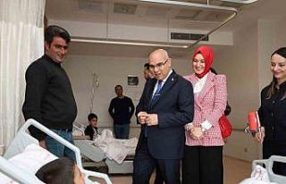 Ağrı’da 23 Nisan coşkusu coşkusu hastane odalarına...