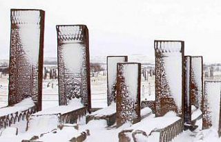 Ahlat’ta nisan karıyla kartpostallık görüntüler...