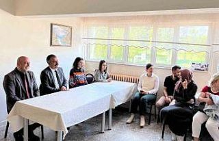 Aile ve Sosyal Hizmetler İl Müdürü Bayrak personel...