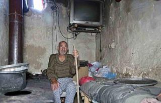 Ambulansa binerken ’Çizmelerim çıkarayım mı’...