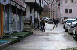 Apartmanda bulunan el bombası polisi alarma geçirdi