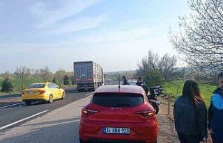 Aracından inen tır sürücüsüne otomobil çarptı