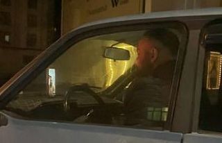 Aracıyla seyir halindeyken görüntülü sohbet eden...