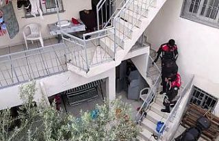 Aranan şahıslar şafak operasyonuyla yakalandı