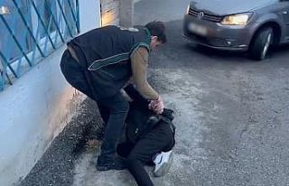 Aranan şahıslar saklandıkları adreslerde yakalandı