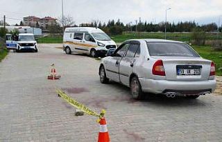 Arkadaşını boğazından bıçakladı