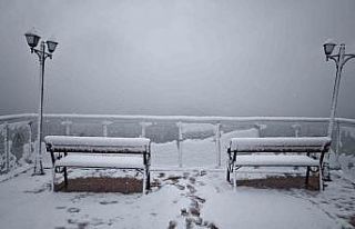 Artvin’de sabah saatlerinde kar sürprizi