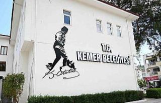 Atatürk’ün Kocatepe silüeti Kemer Belediye binasında