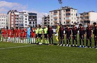 BAL: Develigücü: 2 - Şehit Kamil Belediyespor:...