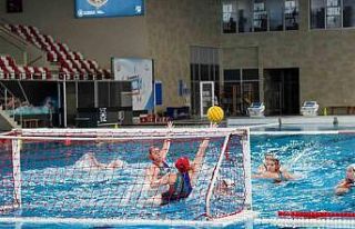 Balıkesir, Kadınlar Sutopu müsabakalarına ev sahipliği...