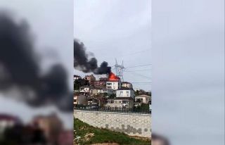 Başakşehir’de bulunan 4 katlı bir binanın çatı...