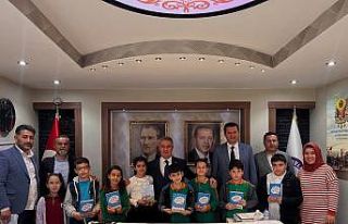 Başkan Erol küçük yazarları ağırladı