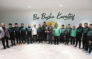 Başkan Hasan Kılca şampiyon sporcuları ağırladı