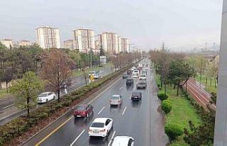 Başkentte etkisini gösteren yağış trafiğe neden...