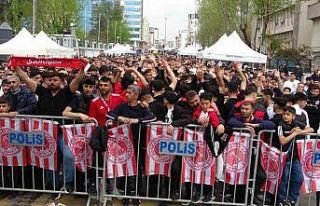 Batman’da taraftarlar Petrolspor maçını dev ekranda...
