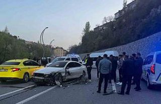 Bitlis’te otomobil ile minibüs kafa kafaya çarpıştı:...
