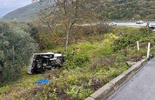 Bursa’da kontrolden çıkan kamyonet şarampole...