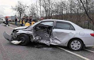 Bursa’da trafik kazası: 3 kişi yaralandı