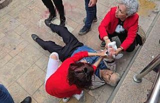 Cadde ortasında husumetlisini bıçakladı