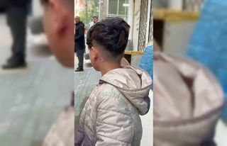 Camı tıklattığı için çocuğu darp etti