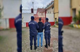 Çeşitli suçlardan aranan şahıslar jandarmadan...
