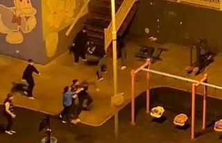 Çocuk parkında tekmeli yumruklu kavga kamerada