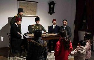 Çocuklar ve aileler arkeoloji müzesinde tarihe yolculuk...