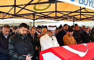 Çöp ayrıştırma tesisinde makineye sıkışan...