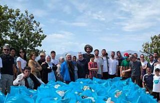 Diyarbakır’da doğaseverler torbalarca çöp topladı