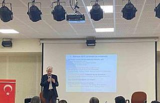 Dünyaca ünlü fizikçi ortaokul öğrencileri ile...