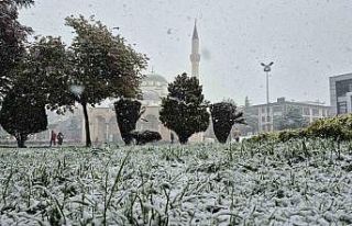 Düzce’de kent merkezi beyaza büründü