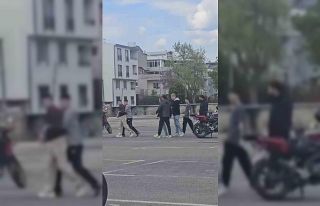 Ehliyet kursunda öğrenci-öğretmen kavgası kamerada