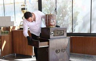 Elazığ’da 100 yıllık kahve makinesi dikkat çekiyor