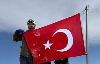 Elazığlı dağcı, karla kaplı Erciyes Dağı’nın...