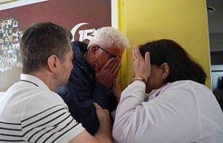 Emekliye ayrılan öğretmene duygusal veda: Gözyaşlarına...