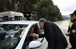 Emniyet Müdürü Aktaş’tan sürücülere şeker...