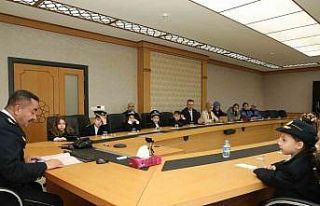 Emniyet Müdürü Arıbaş, çocuklarla kitap okudu