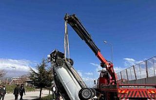 Erciş’te otomobille hafif ticari araç çarptı:...