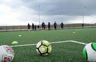 Erken yaşta evliliğe karşı kurulan kadın futbol...