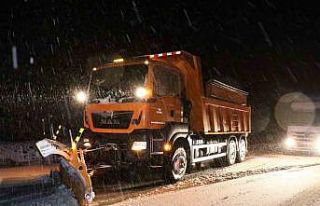 Erzincan’da nisan ayında karla mücadele sürüyor
