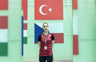 Erzincanlı badmintoncu Slovakya’da altın madalya...