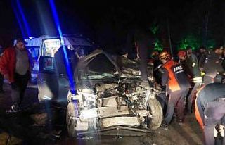 Erzurum’da freni tutmayan kamyonet 6 aracı biçti:...