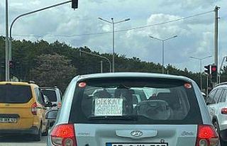 Eskişehir’de sürücünün aracına astığı not...