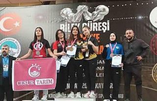 Eskişehirli sporcu bilek güreşinde çifte zafer...