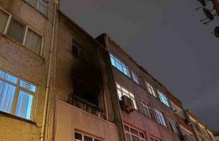 Fatih’te 3 katlı binada yangın