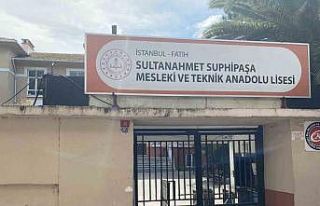 Fatih’te depremde hasar alan 2 okul tahliye edildi:...