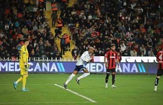 Fenerbahçe, Gaziantep FK’yı üst üste 9. kez...