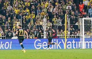 Fenerbahçe taraftarından yönetime tepki